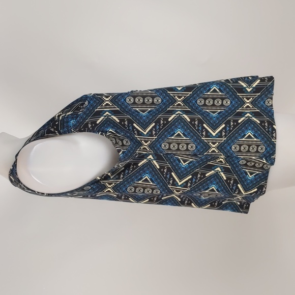 Cydney Mao Women's Top Size XL Blue Black Geometric Pattern Sleeveless V-Neck - Picture 10 of 13